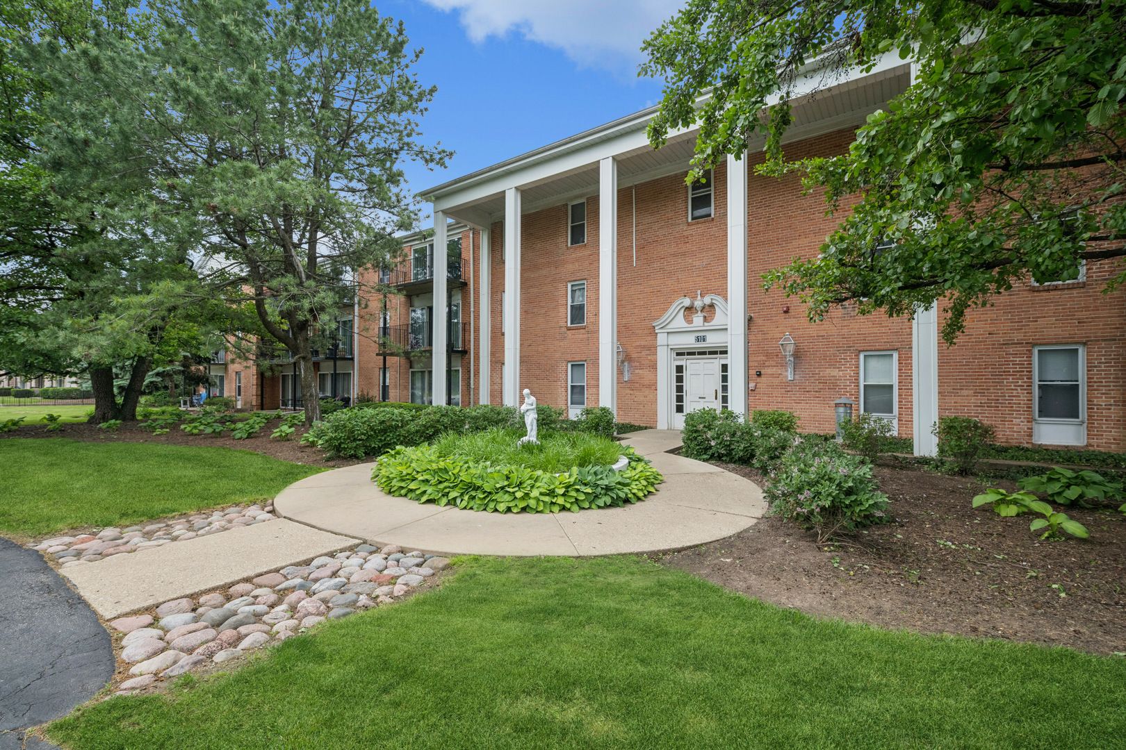 5101 Carriageway Drive #210 — Rolling Meadows, IL 60008