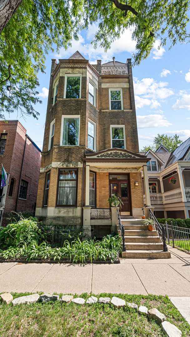 1049 W Wellington Avenue #1B — Chicago, IL 60657