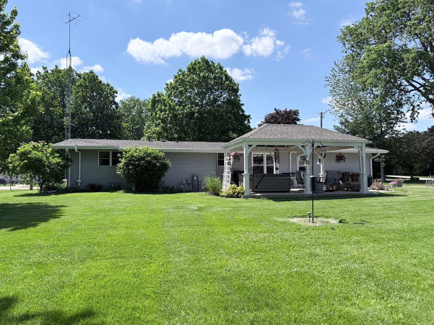617 S Linn Street — Shannon, IL 61078