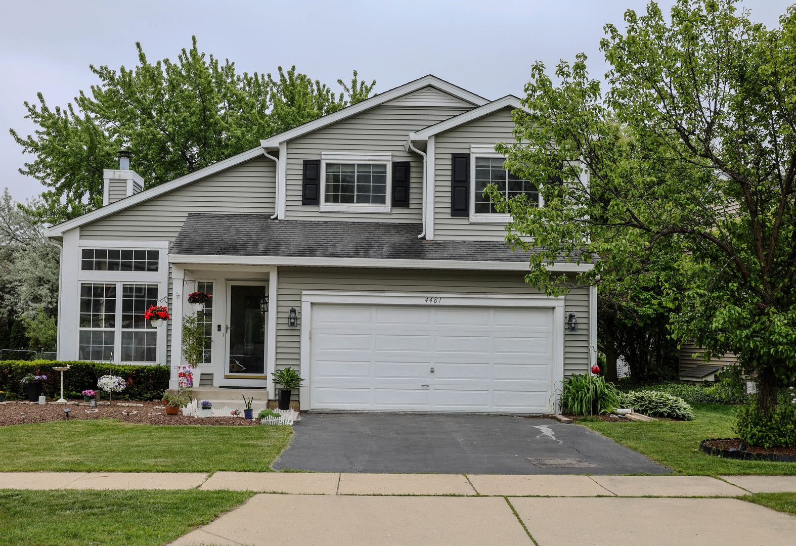 4481 W Butternut Lane — Waukegan, IL 60085