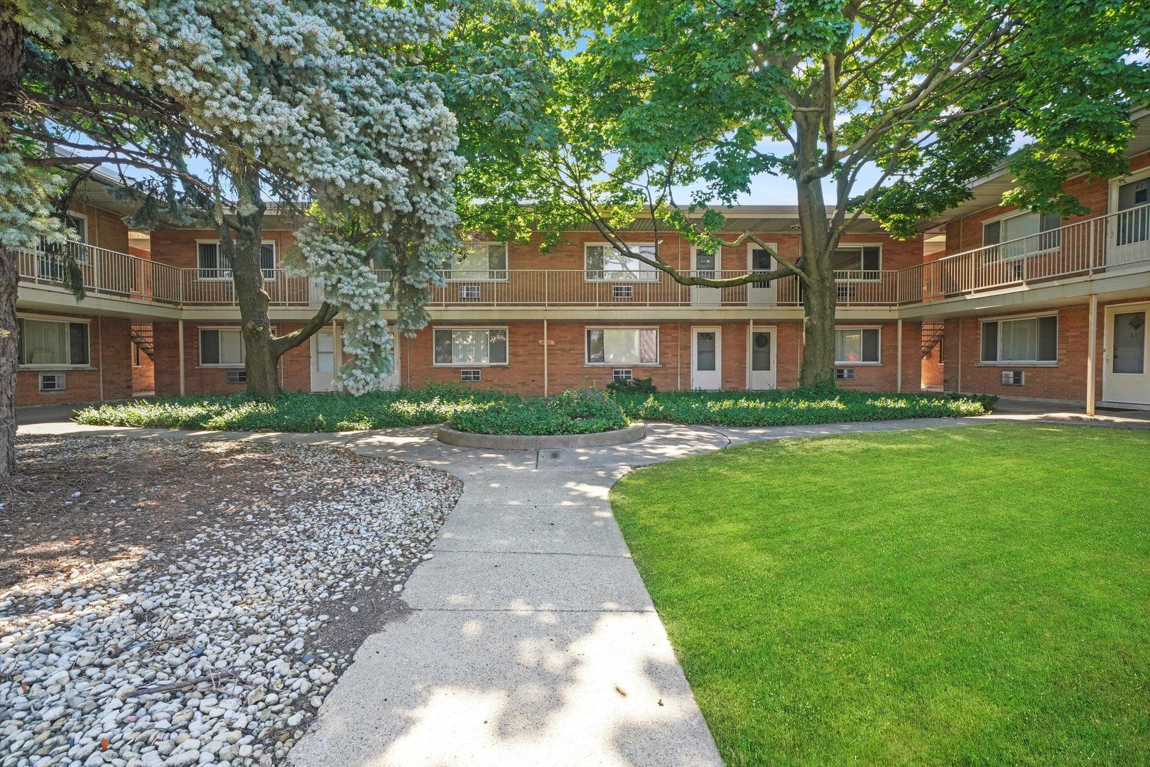 4211 W 95th Street #2D — Oak Lawn, IL 60453