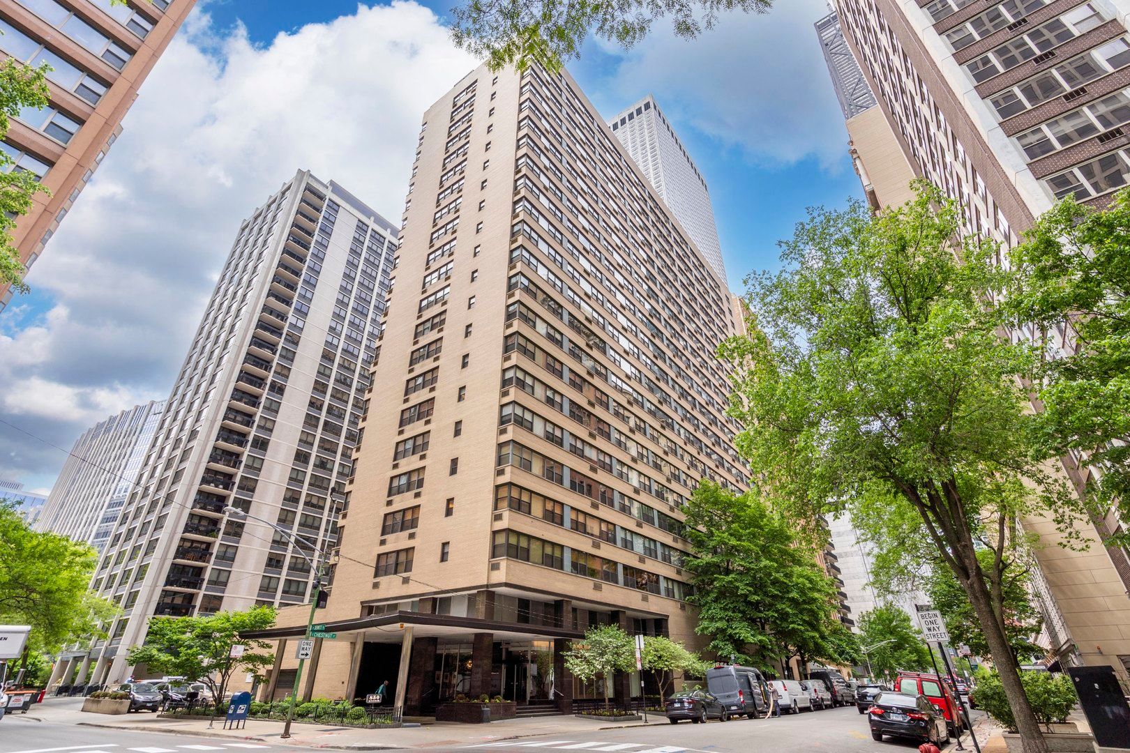 850 N Dewitt Place #9AC — Chicago, IL 60611
