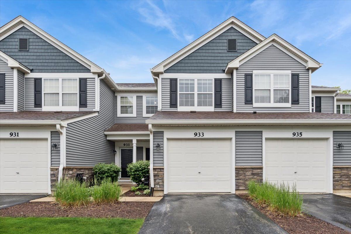 933 Genesee Court — Naperville, IL 60563