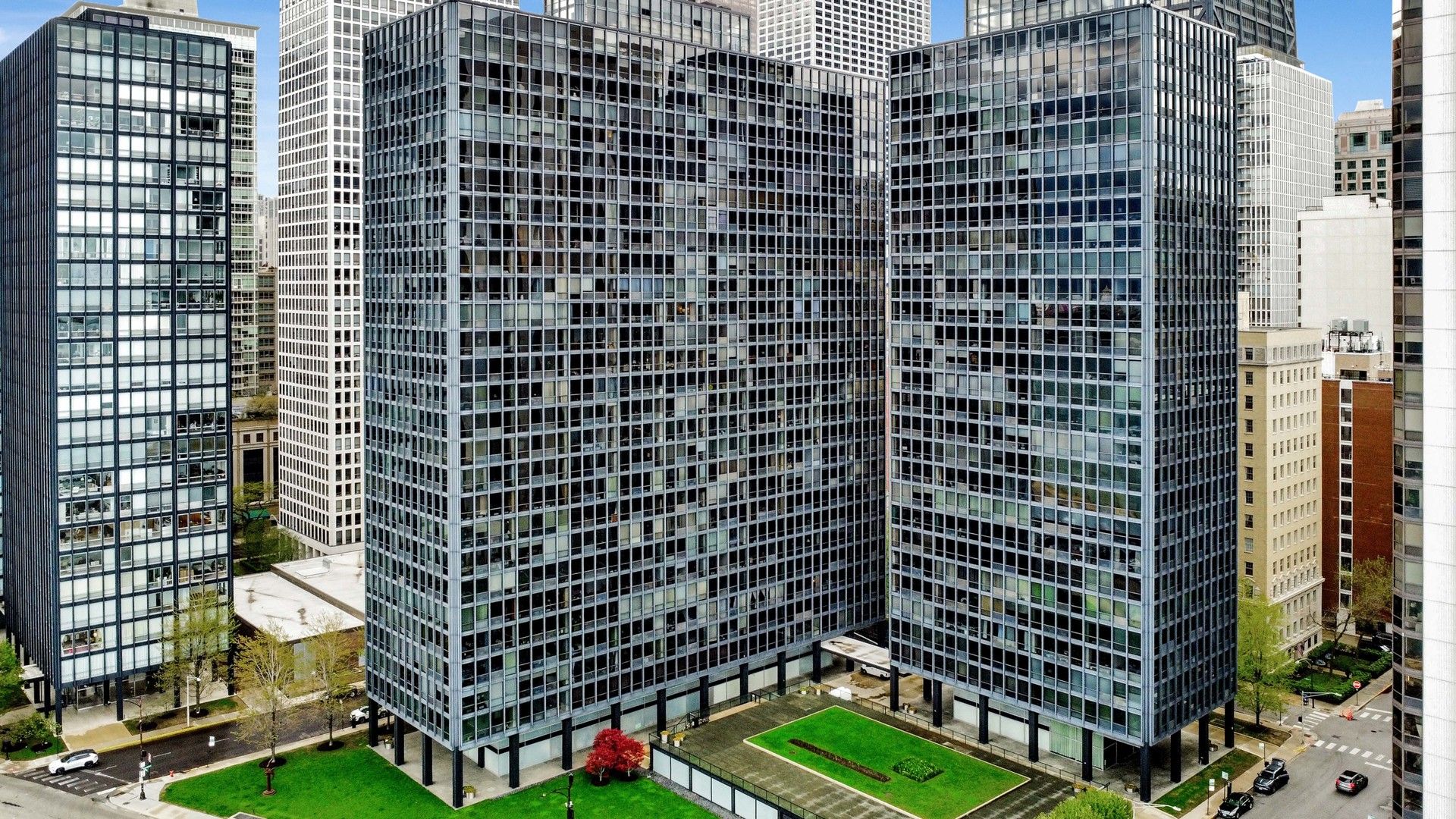 900 N LAKE SHORE Drive #1706 — Chicago, IL 60611