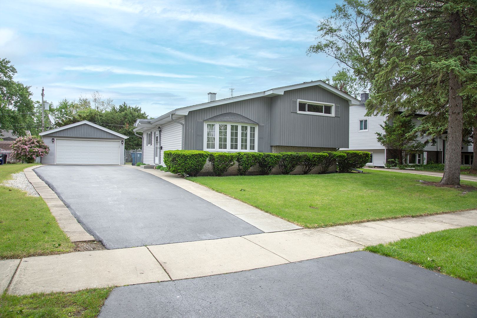 921 S Iowa Avenue — Addison, IL 60101