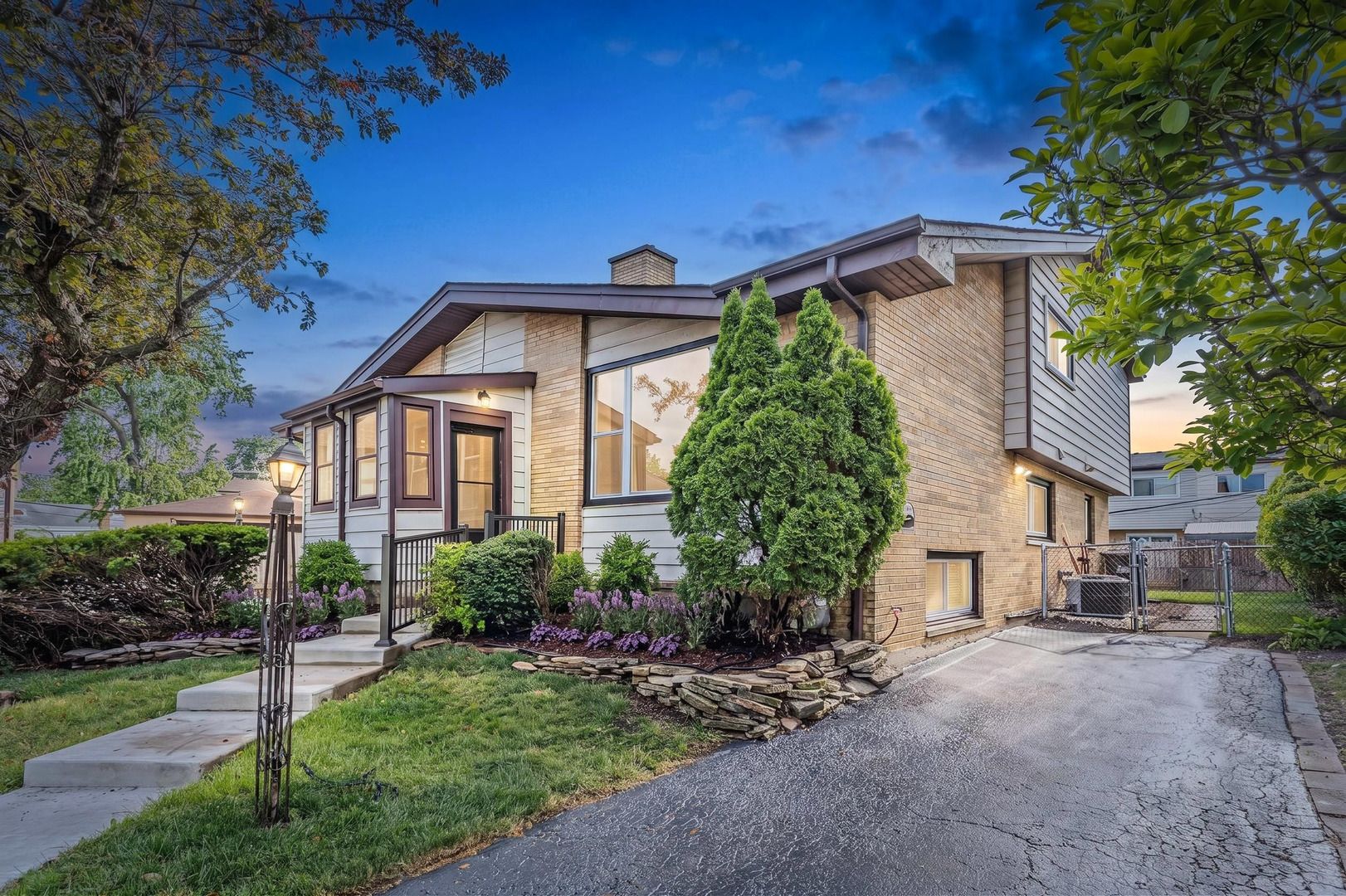 9272 N Home Terrace — Des Plaines, IL 60016