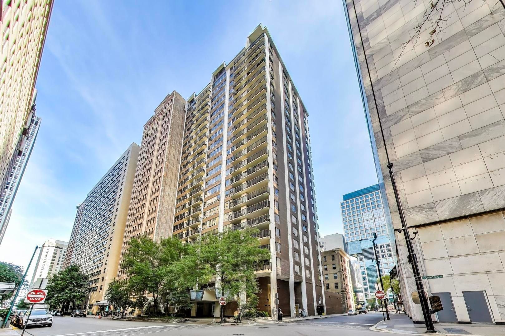 201 E Chestnut Street #18F — Chicago, IL 60611