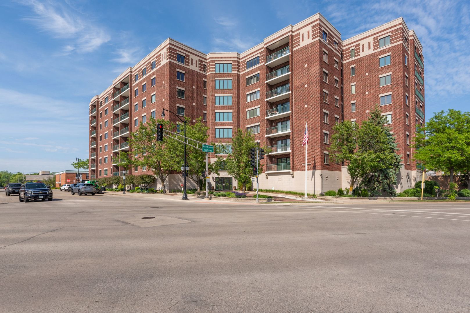 201 N Vail Avenue #807 — Arlington Heights, IL 60004