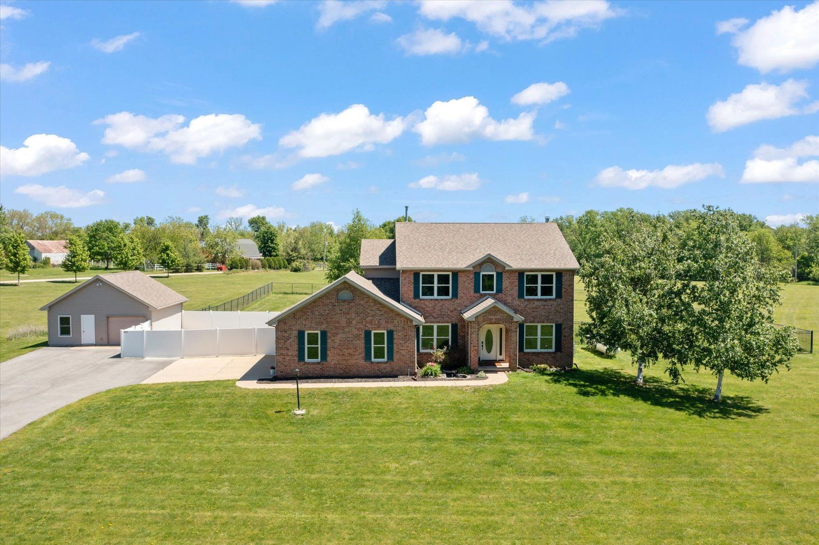 302 County Road 2650 N — Mahomet, IL 61853