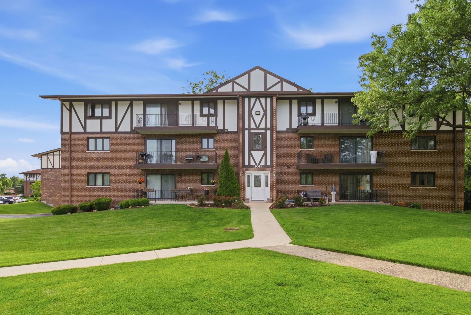 11012 S Theresa Circle #1C — Palos Hills, IL 60465