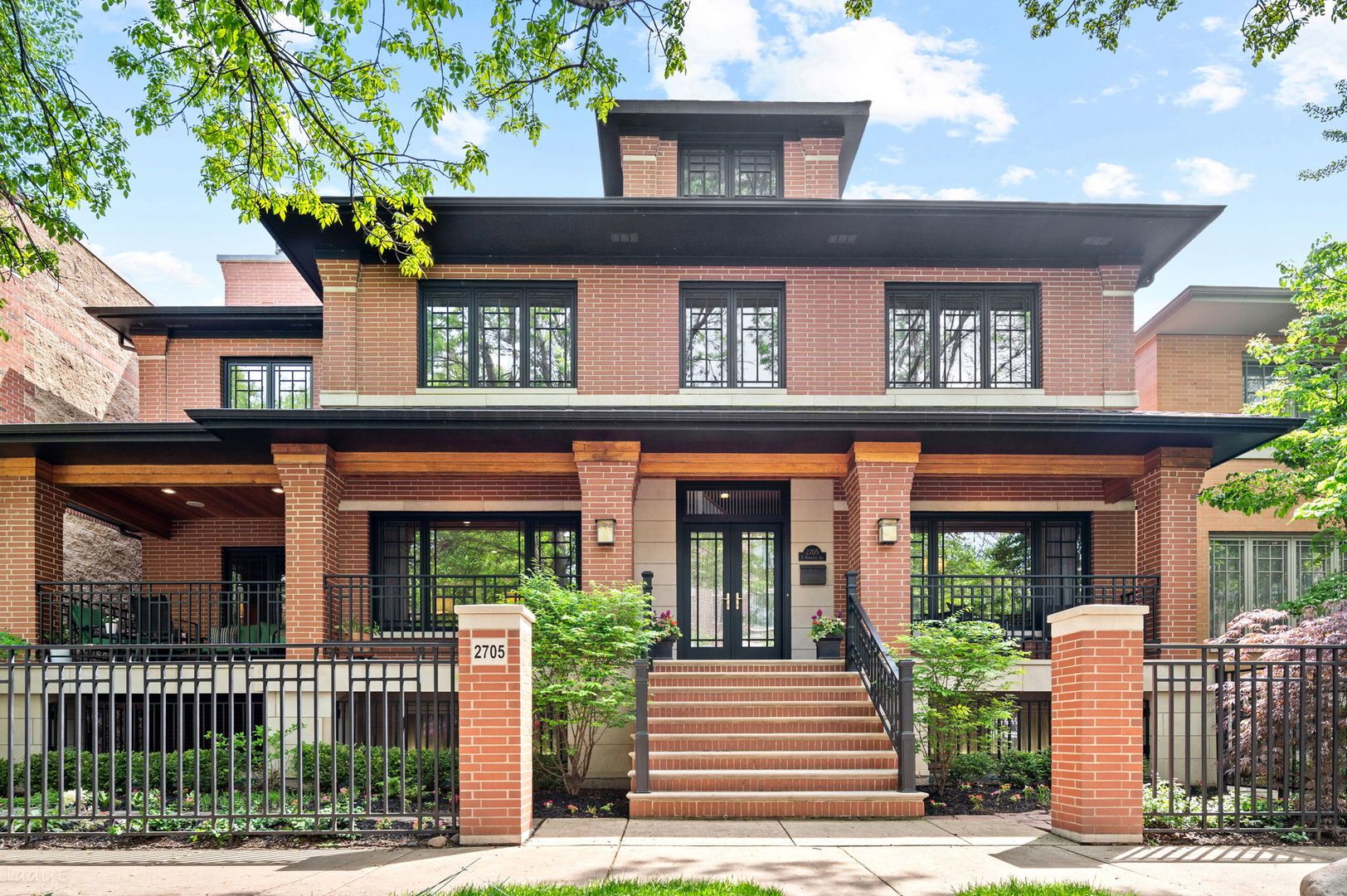 2705 N Bosworth Avenue — Chicago, IL 60614