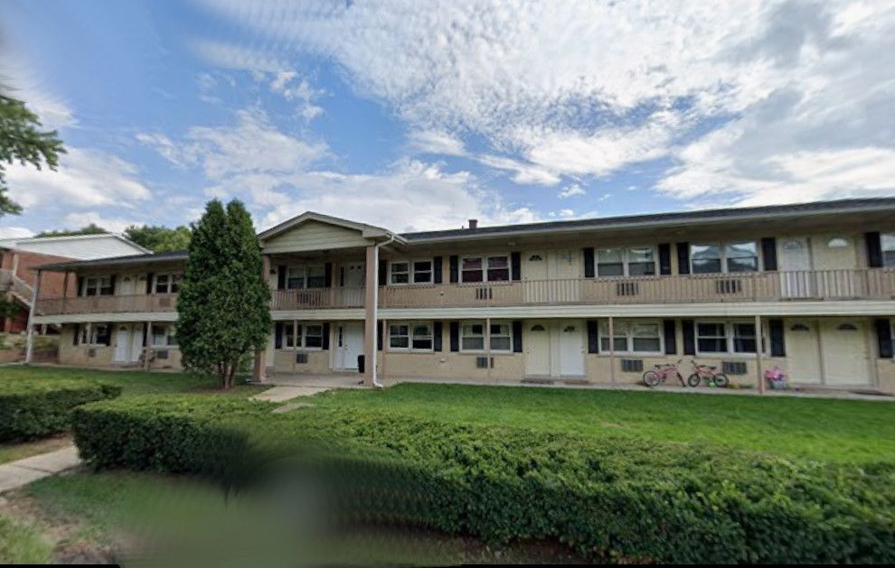 821 Bode Road #4 — Elgin, IL 60120