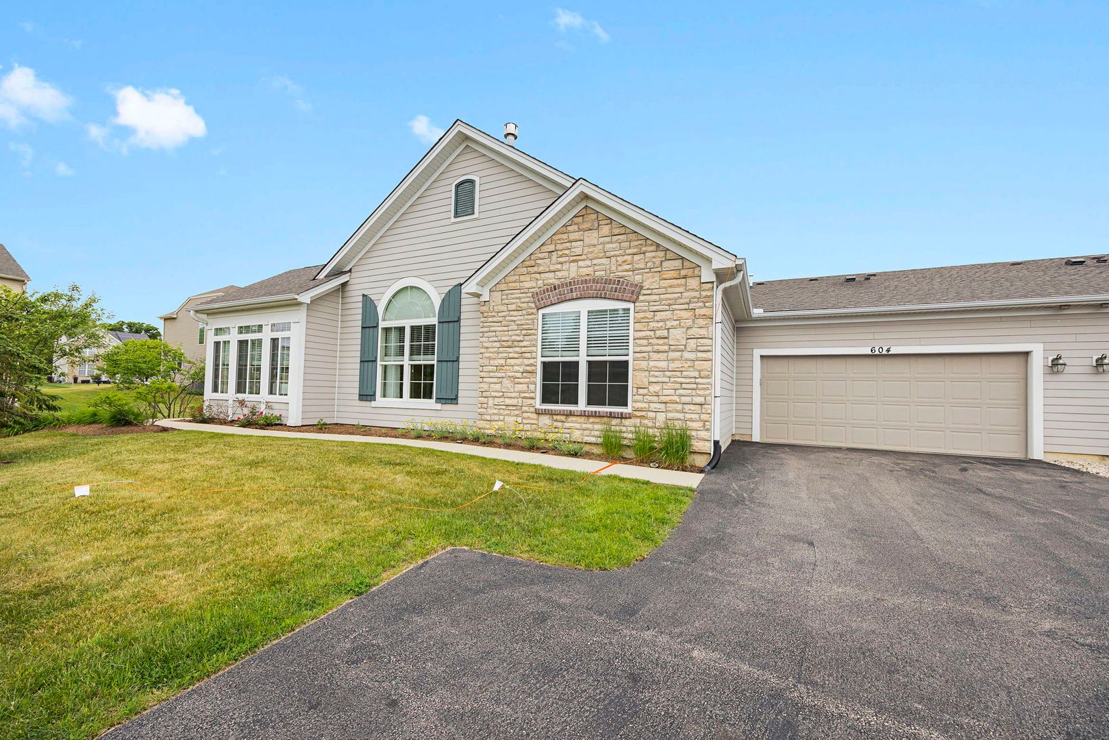 604 Handel Lane — Woodstock, IL 60098