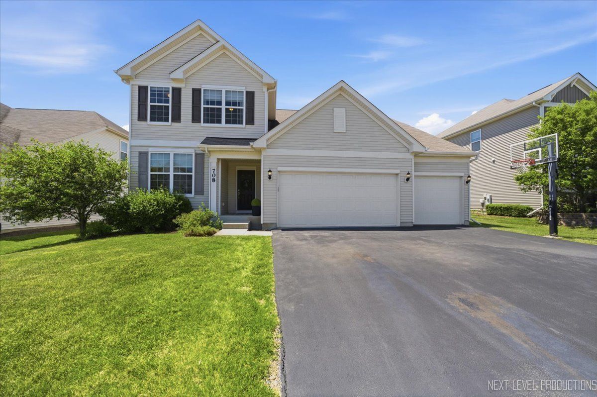 708 Rochester Lane — South Elgin, IL 60177