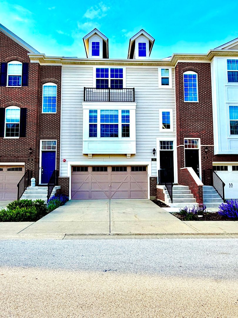 38 Neri Drive — Schaumburg, IL 60194