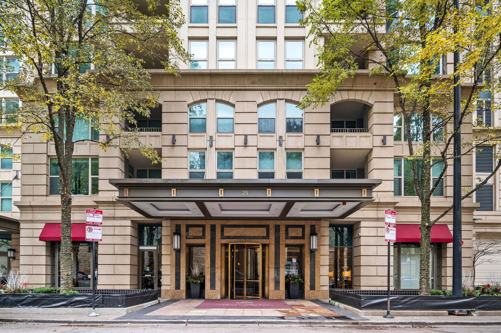 25 E Superior Street #3601 — Chicago, IL 60611