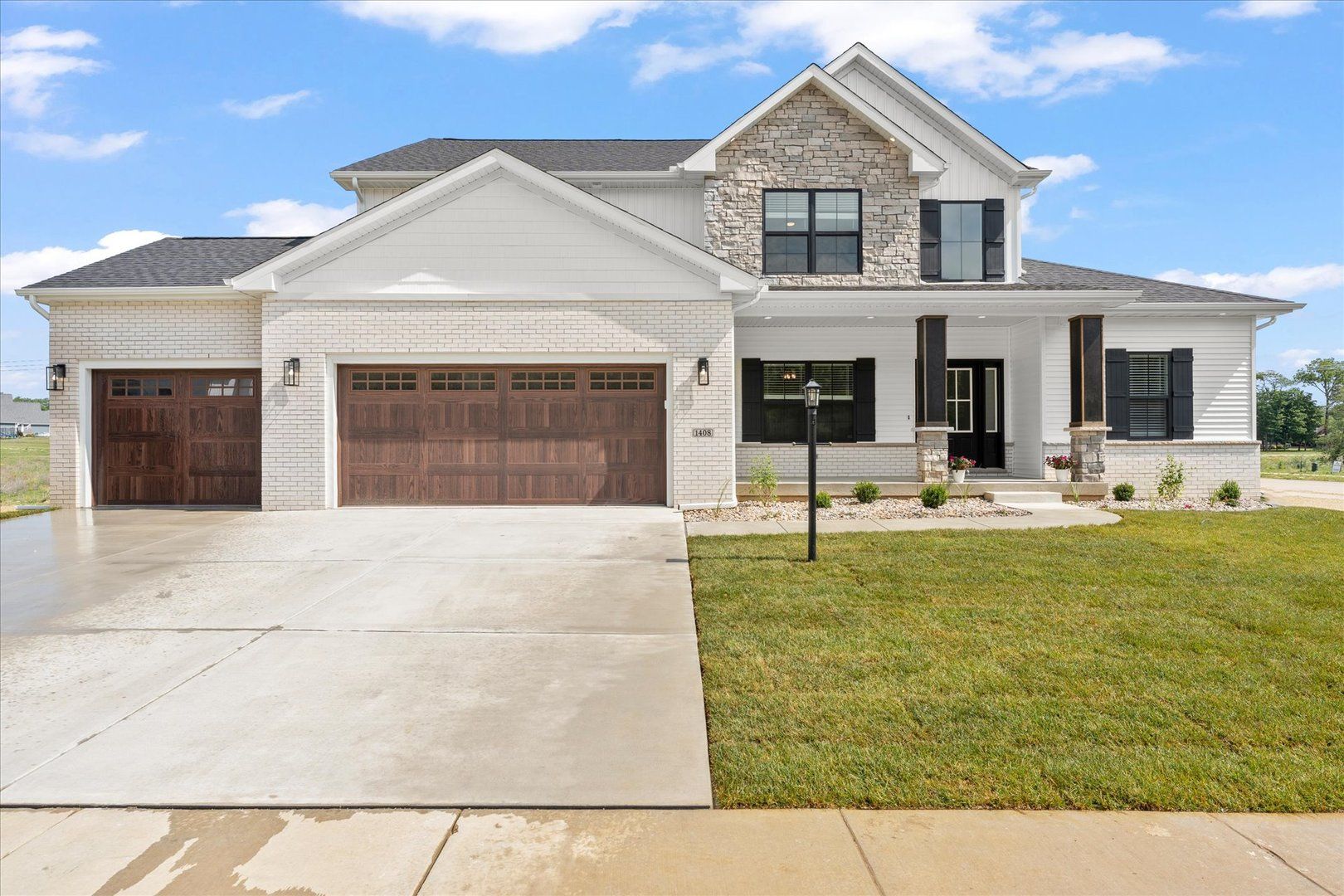 1408 Ravenwood Drive — Mahomet, IL 61853
