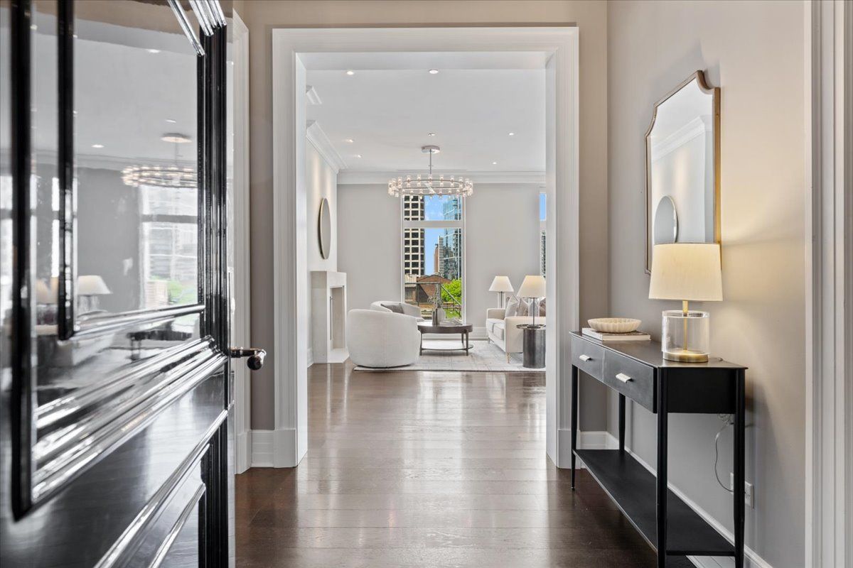9 W Walton Street #702 — Chicago, IL 60610