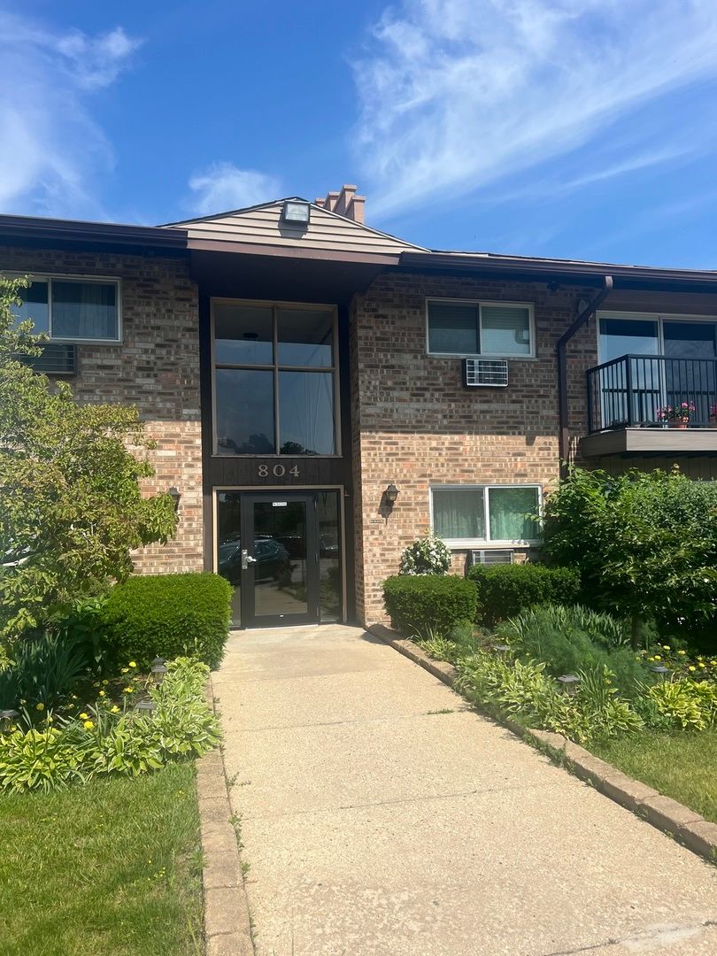 804 E Old Willow Road #108 — Prospect Heights, IL 60070