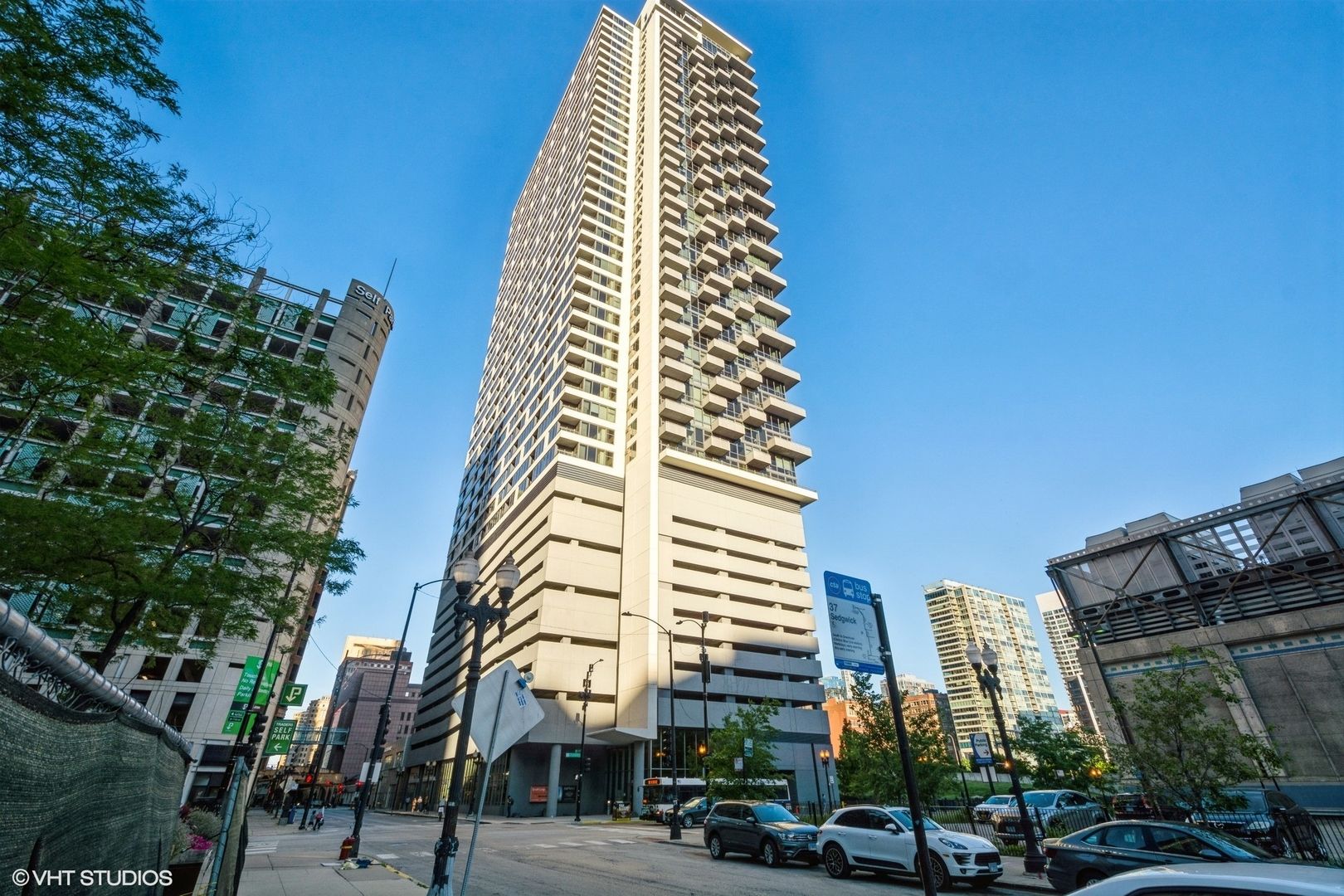 235 W Van Buren Street #4222 — Chicago, IL 60607