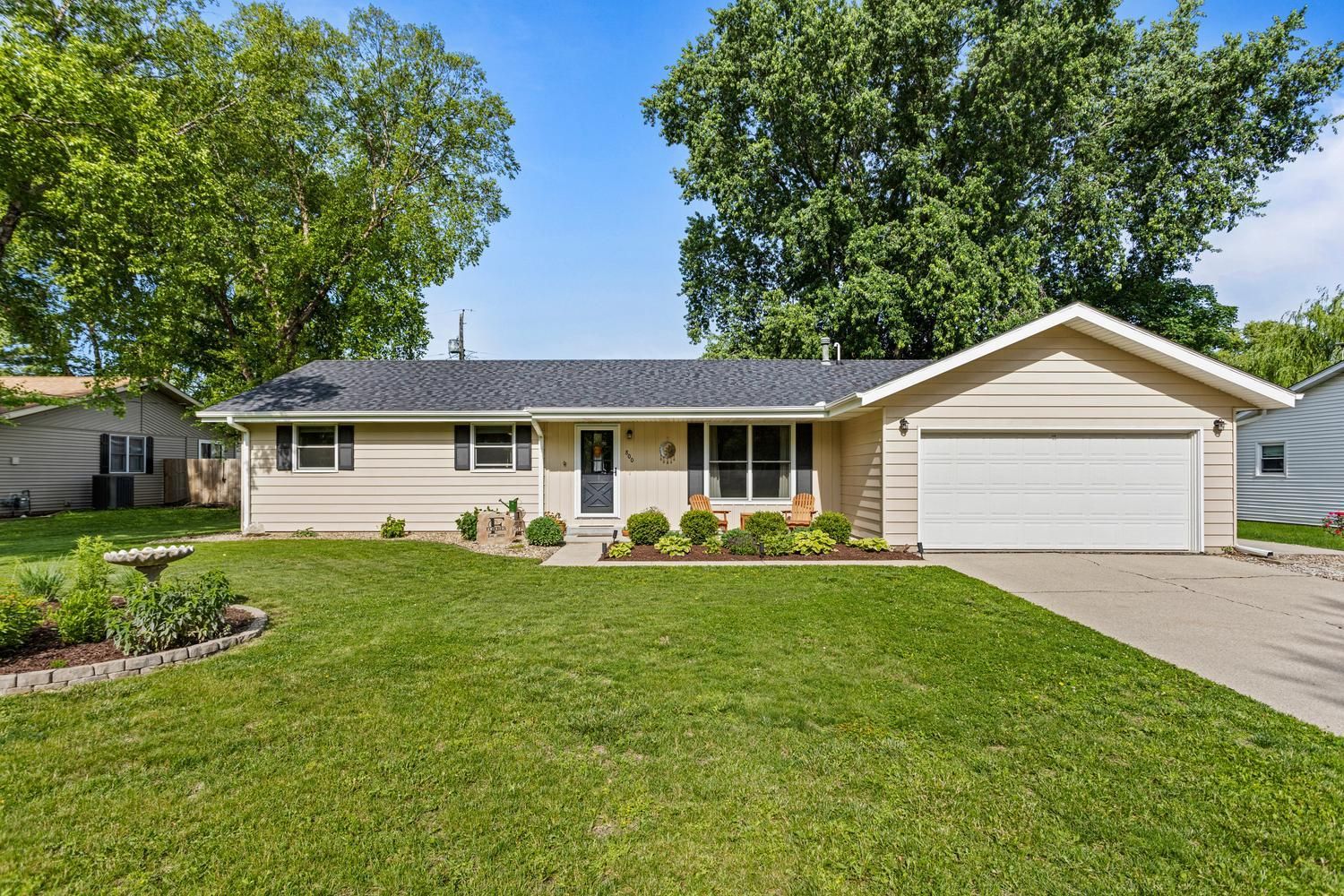 800 Van Buren Street — Monticello, IL 61856