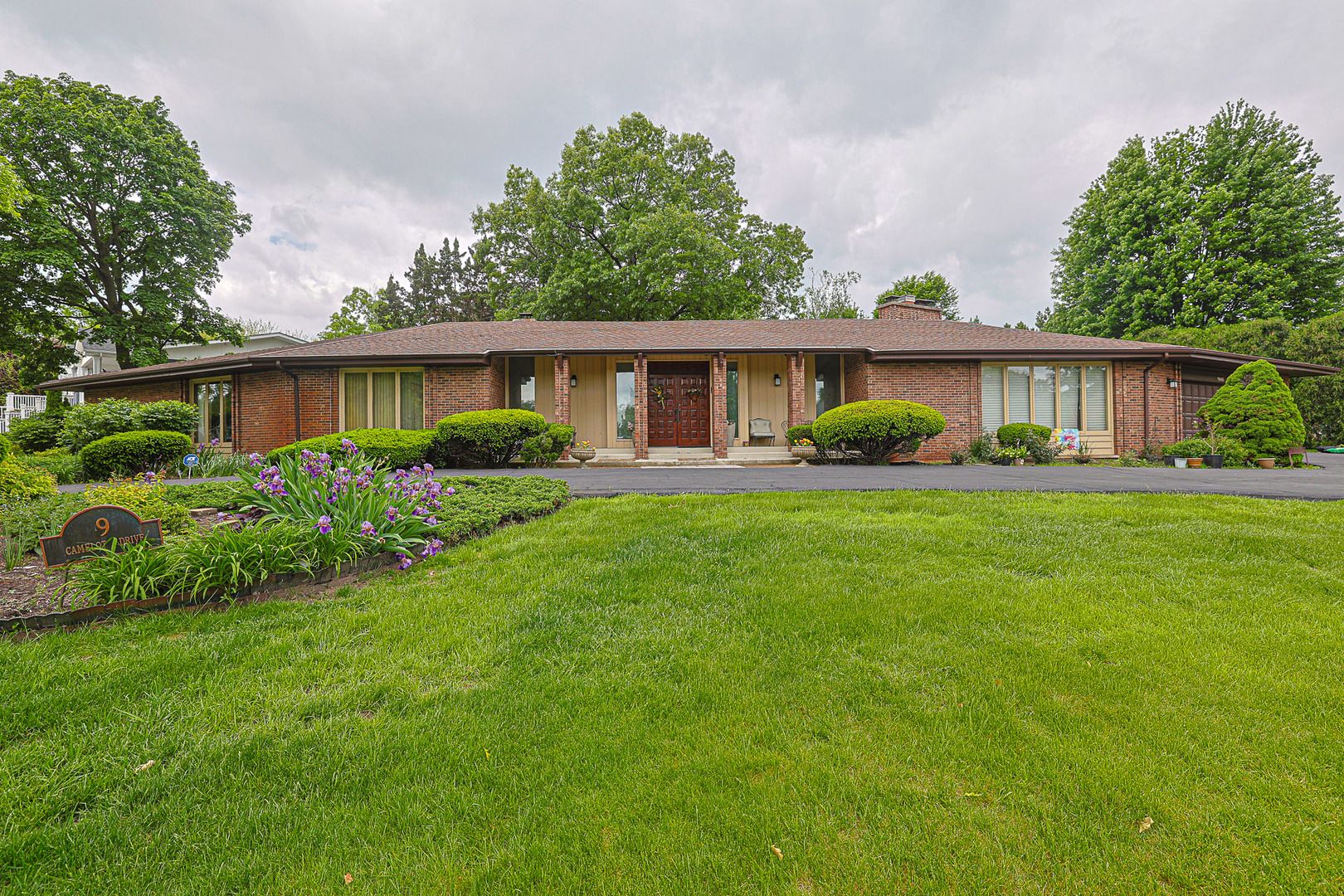 9 Camelot Drive — Oak Brook, IL 60523