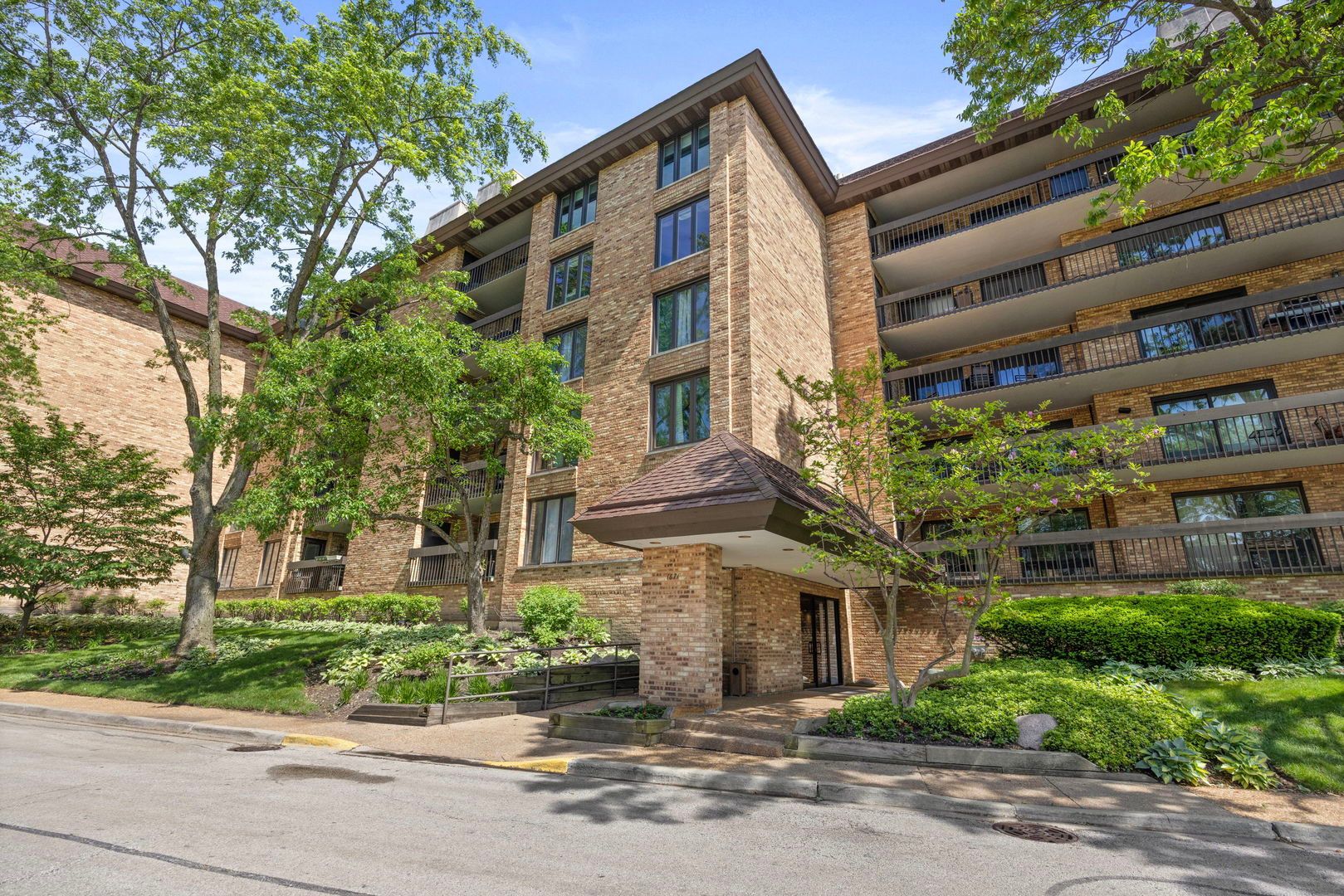 1671 Mission Hills Road #502 — Northbrook, IL 60062