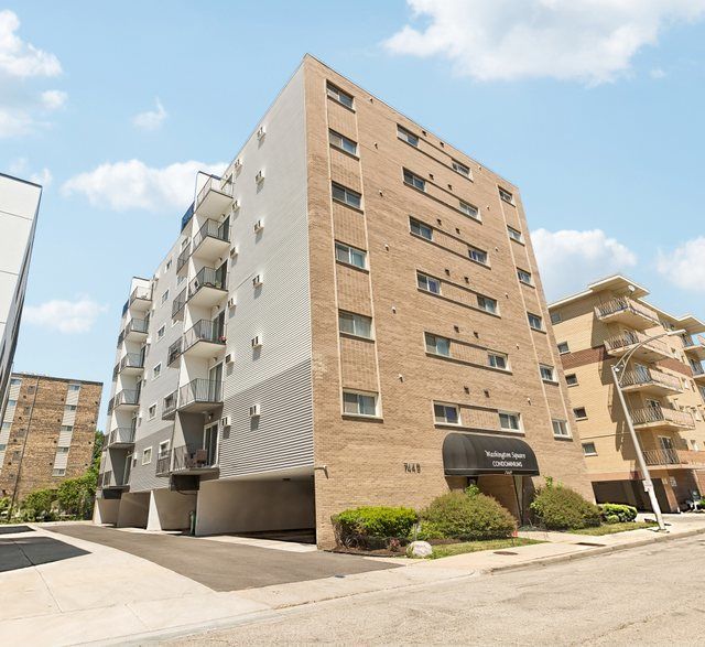 7449 Washington Street #403 — Forest Park, IL 60130