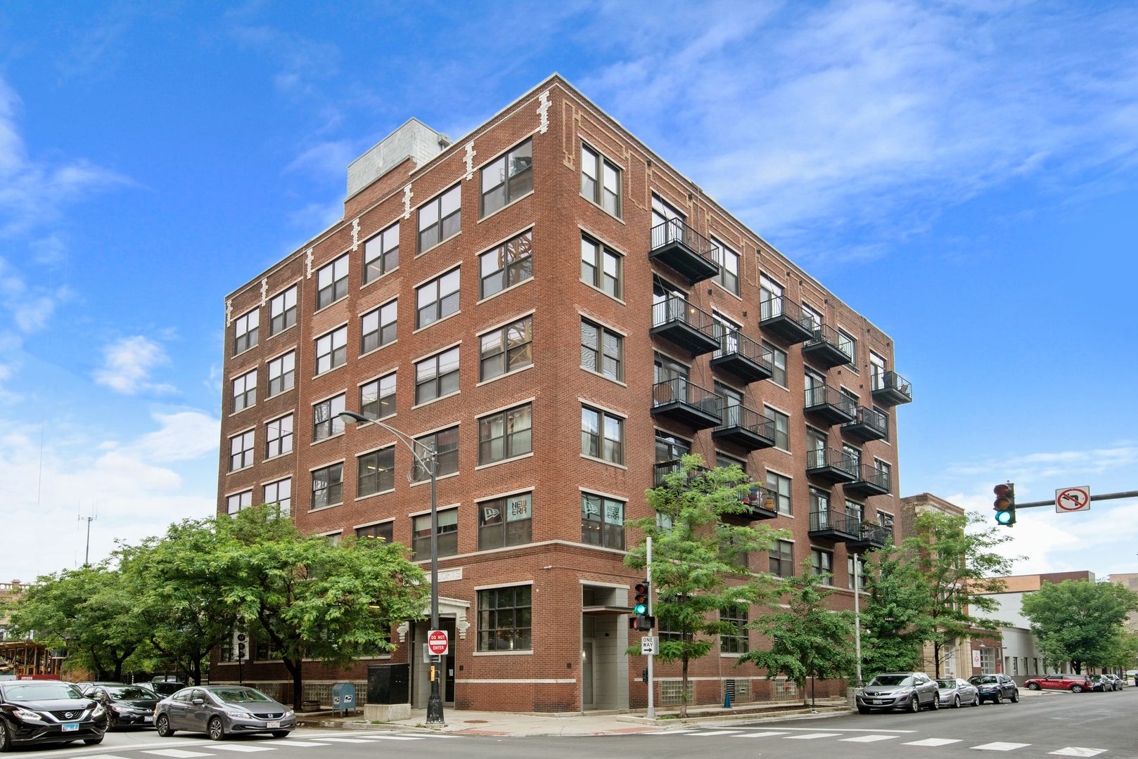106 N Aberdeen Street #5H — Chicago, IL 60607
