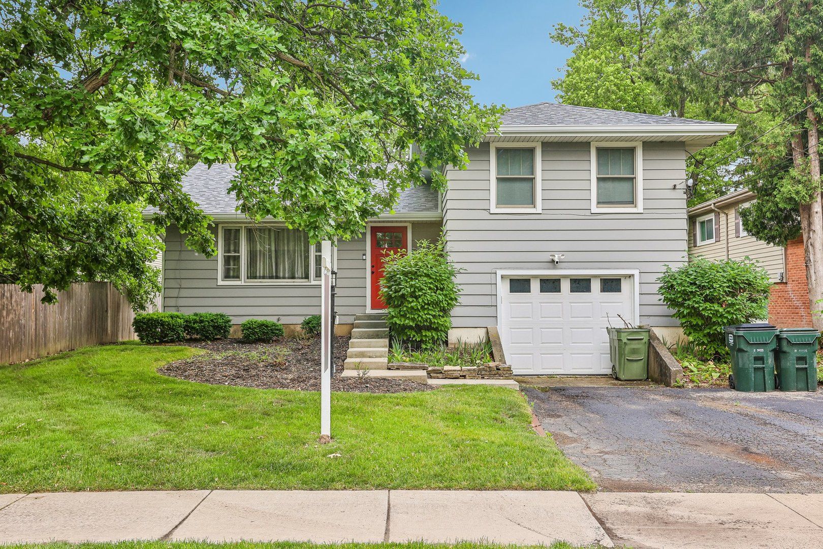 715 E Main Street — Barrington, IL 60010