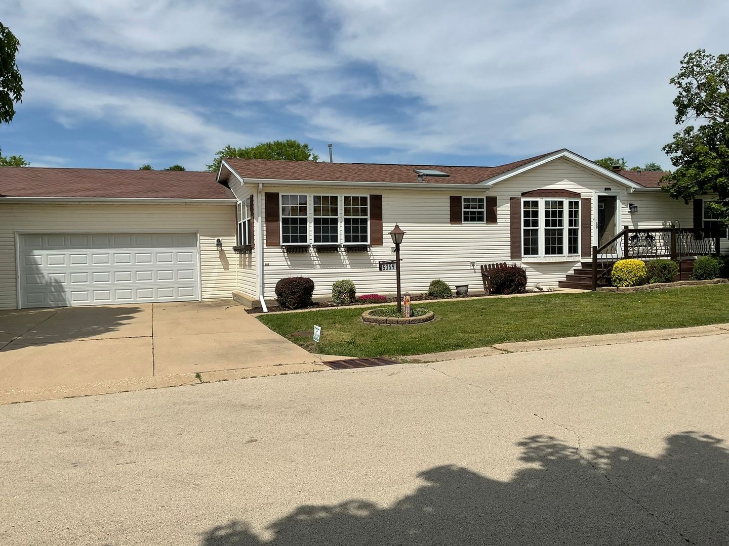 5354 AUTUMNASH — Machesney Park, IL 61115