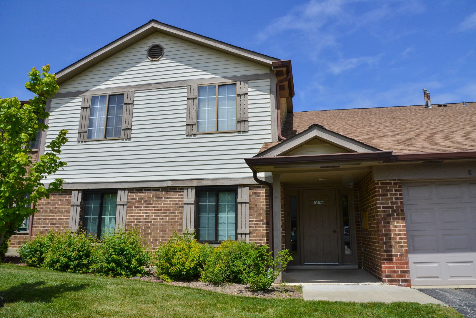 1606 W Quail Court #7 — Arlington Heights, IL 60004