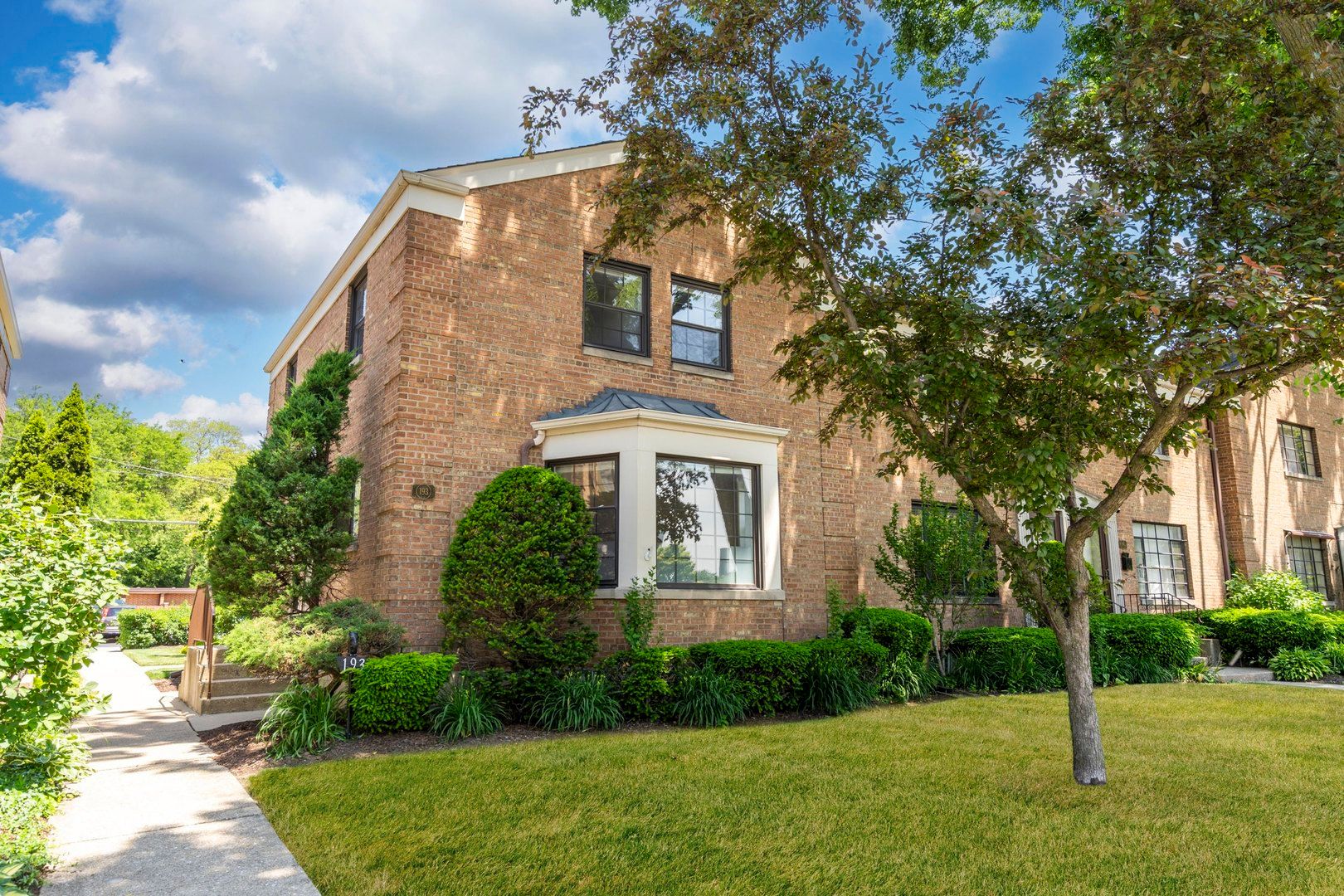 193 Fellows Court — Elmhurst, IL 60126