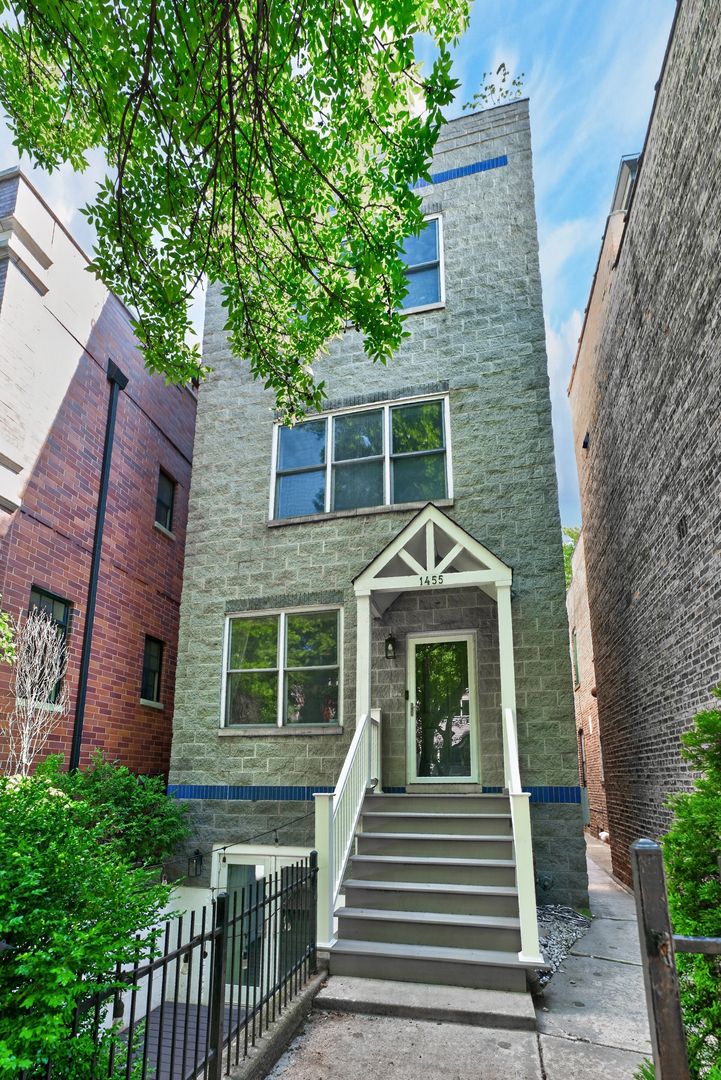 1455 W Wolfram Street #A — Chicago, IL 60657
