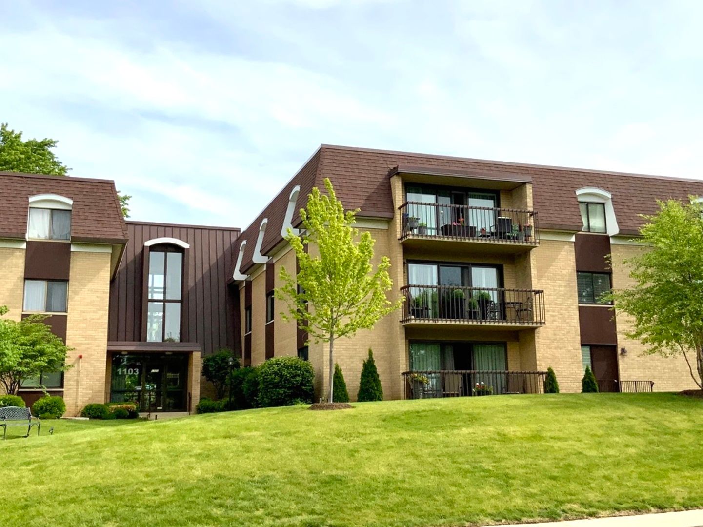 1103 N Mill Street #109 — Naperville, IL 60563