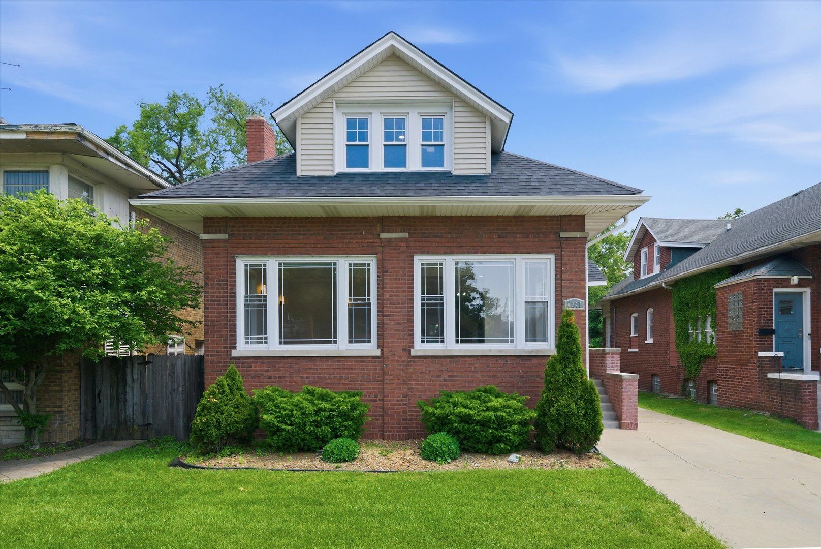 7247 S LUELLA Avenue — Chicago, IL 60649