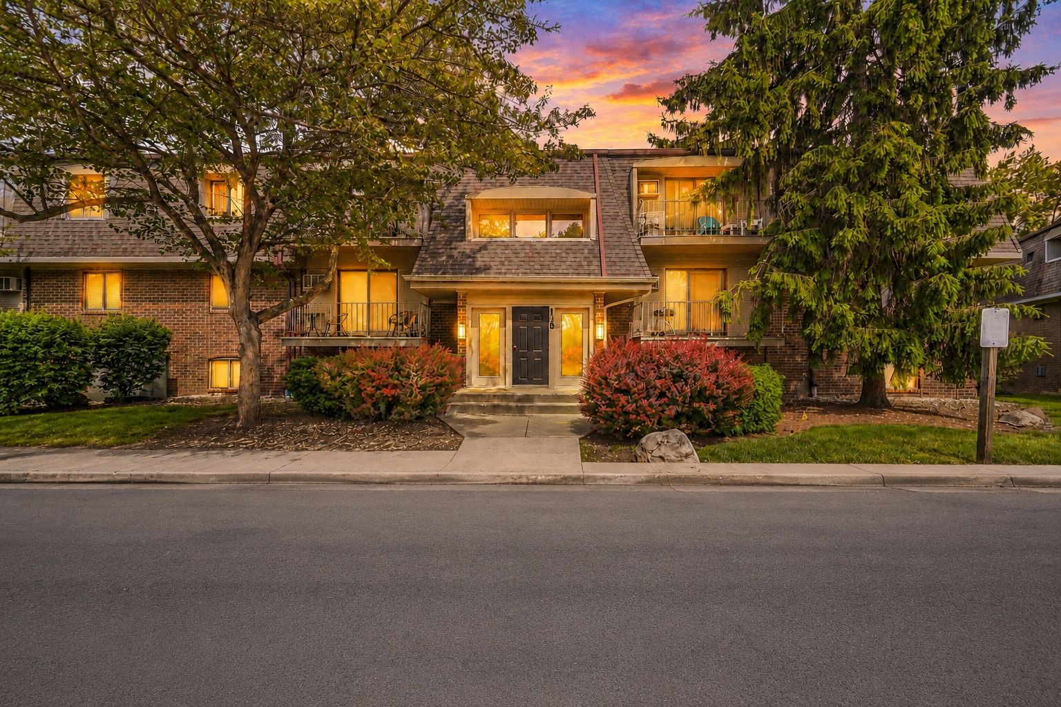 138 E Bailey Road #M — Naperville, IL 60565