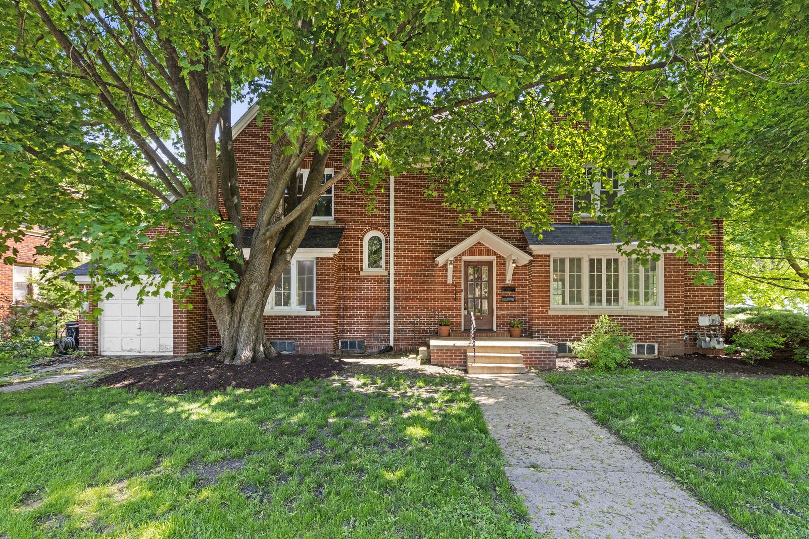 1206 Harlem Boulevard — Rockford, IL 61103
