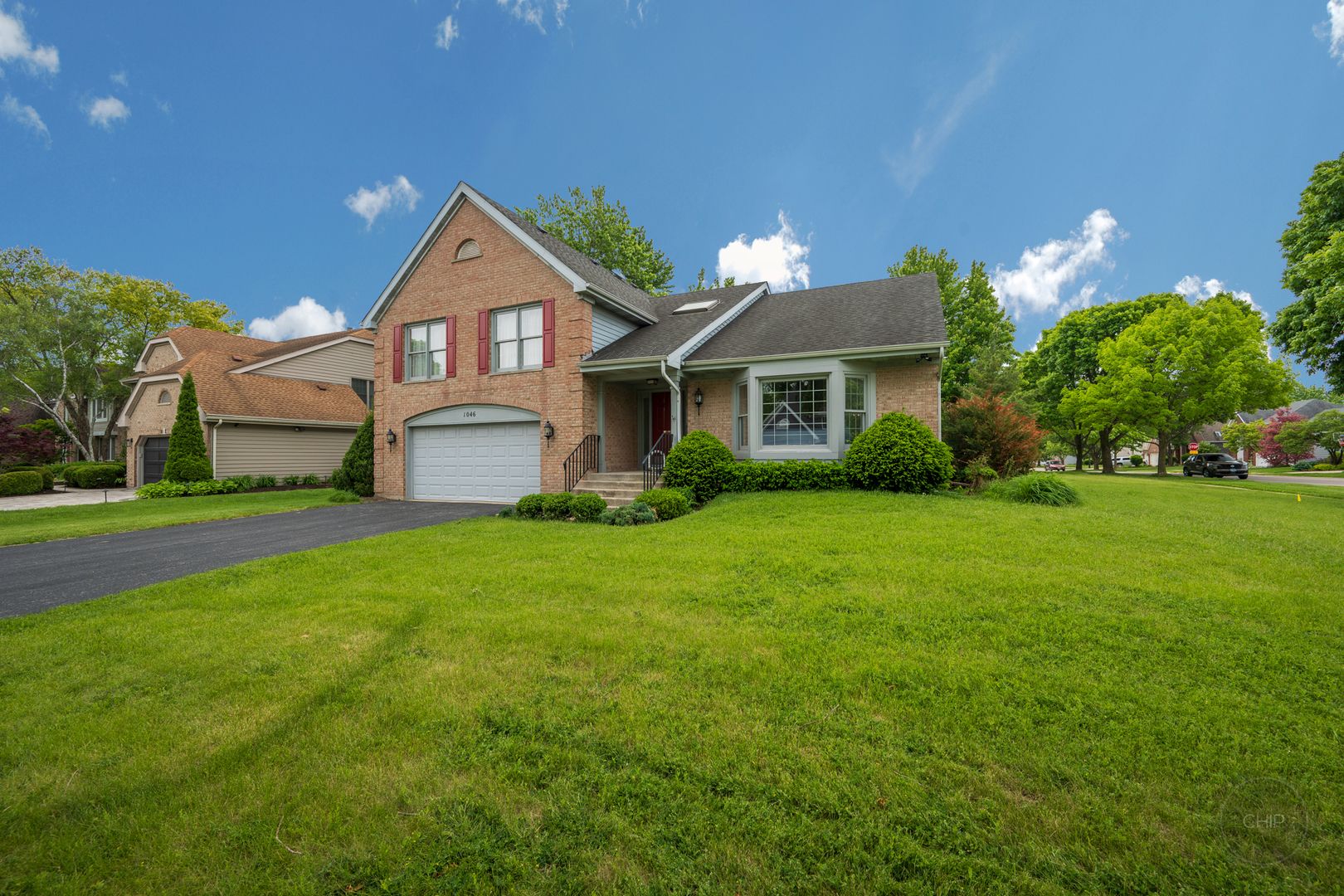 1046 E Amberwood Circle — Naperville, IL 60563