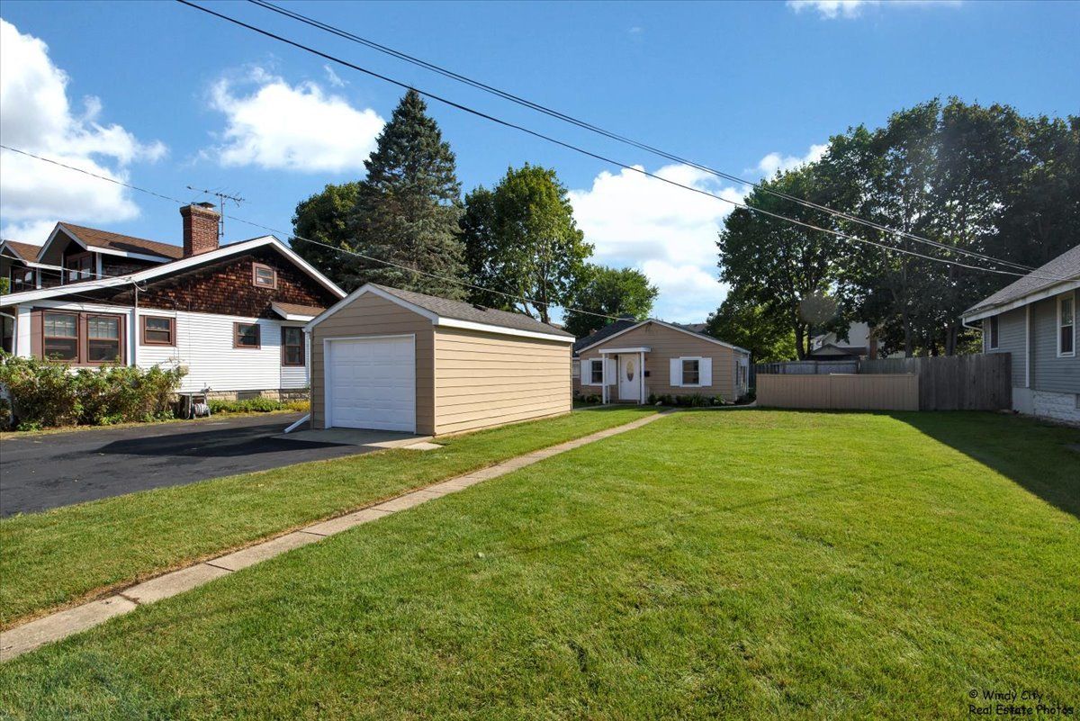 115 Grant Street — Barrington, IL 60010
