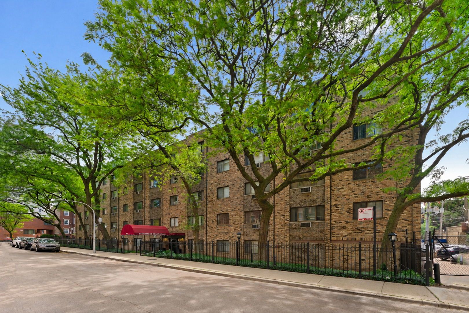611 W Patterson Avenue #420 — Chicago, IL 60613