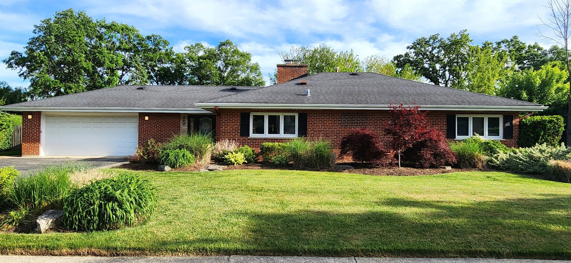 160 S SPRING OAKS Drive — Wood Dale, IL 60191