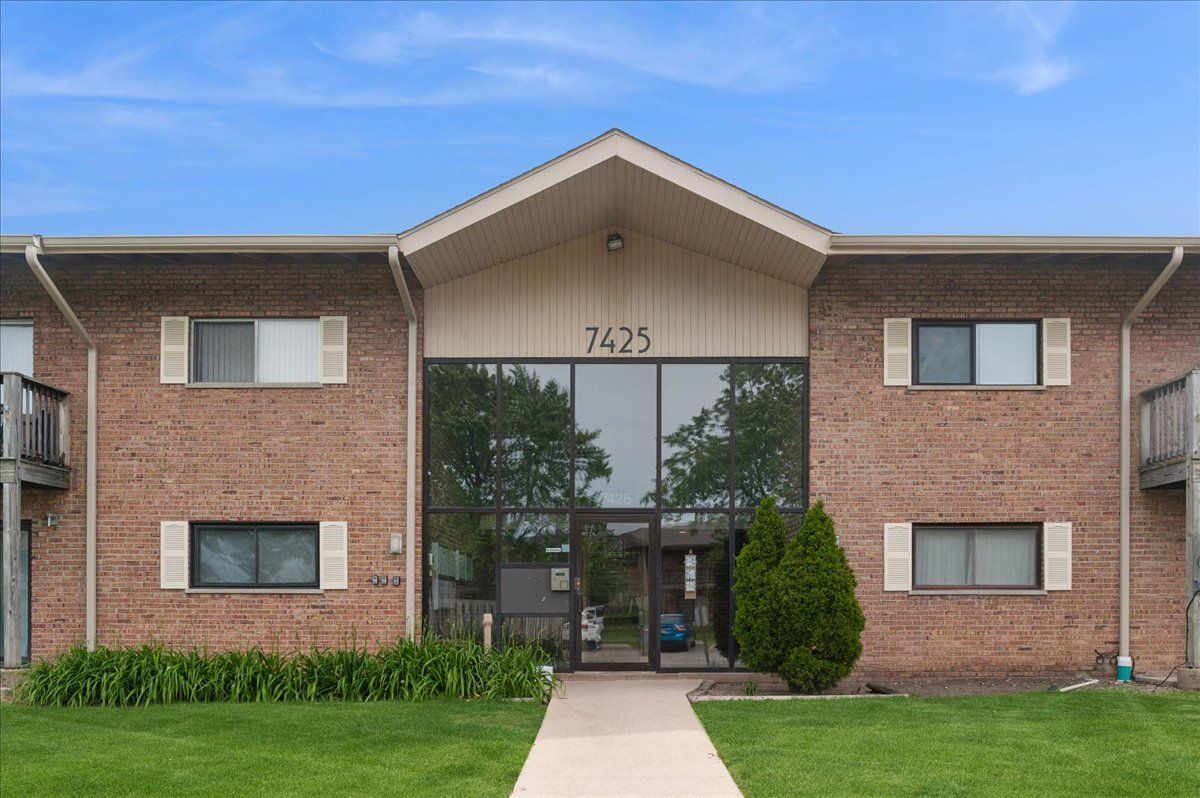 7425 Brookdale Drive #113 — Darien, IL 60561