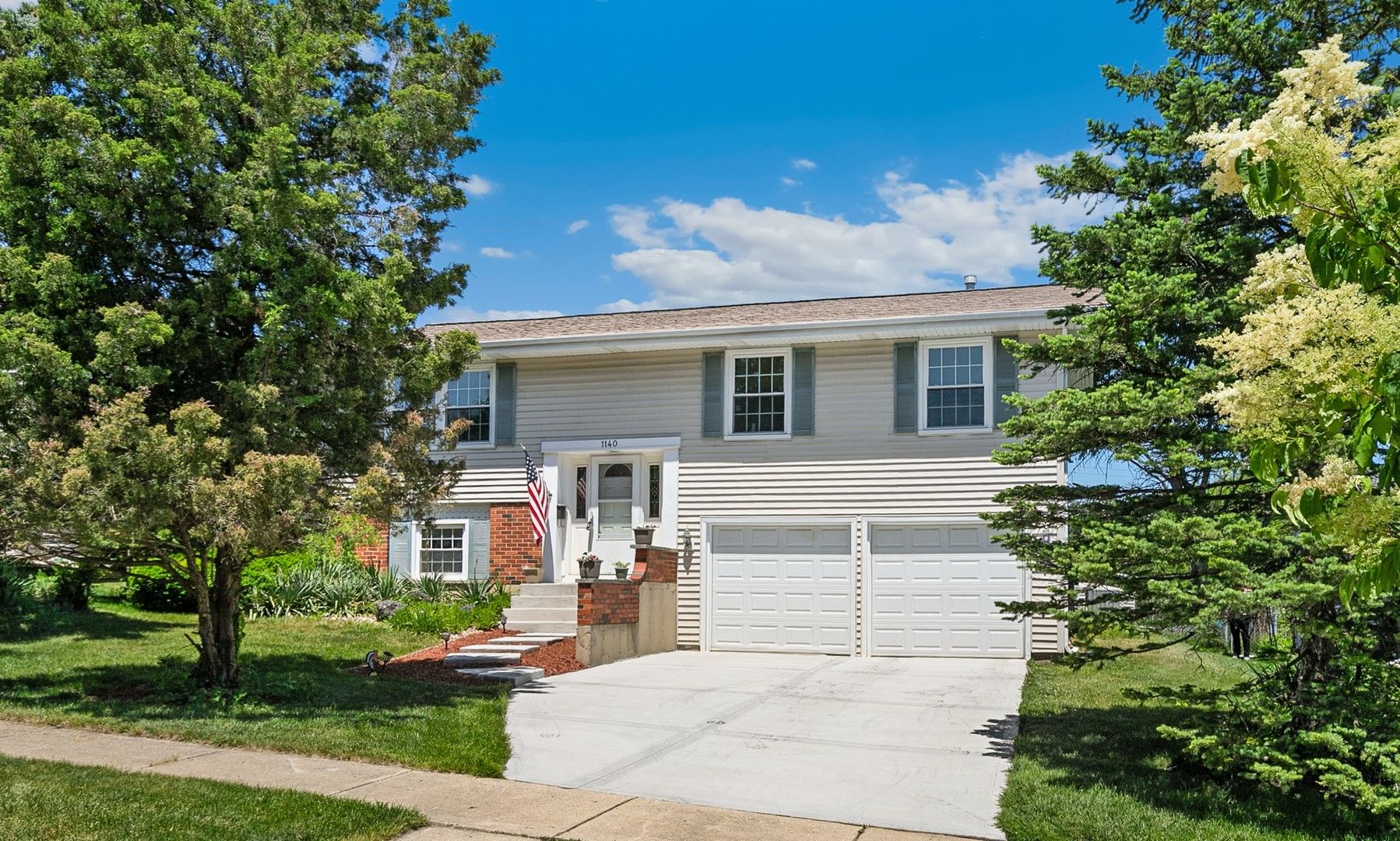 1140 Rosedale Lane — Hoffman Estates, IL 60169