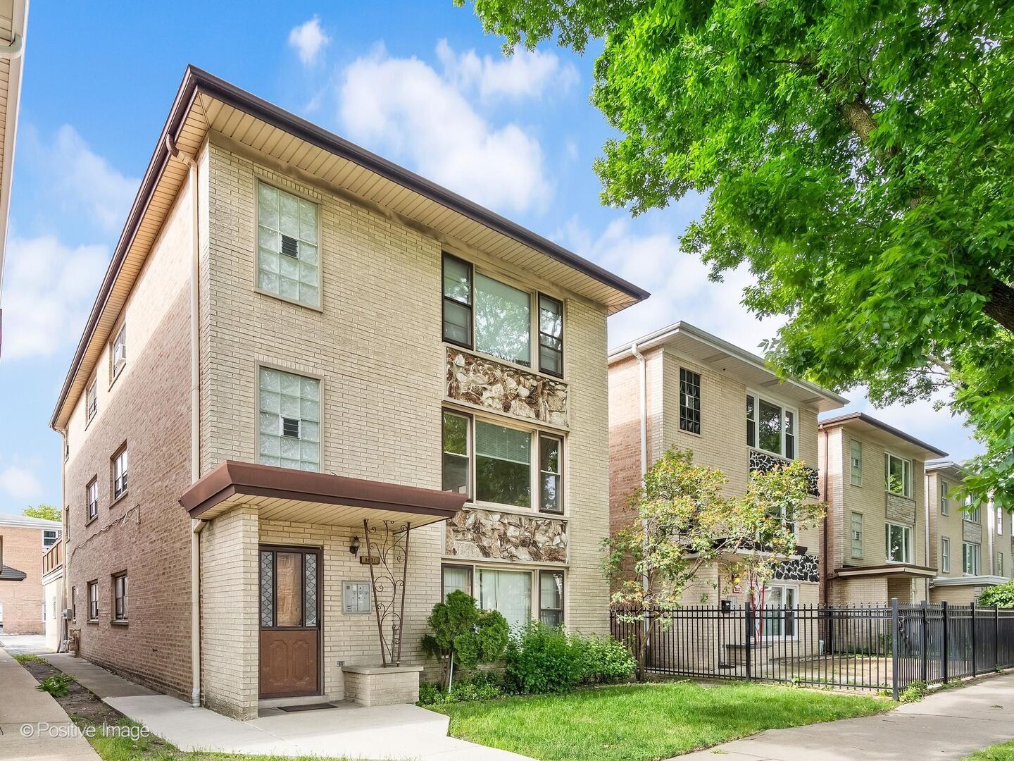 8631 W SUMMERDALE Avenue — Chicago, IL 60656