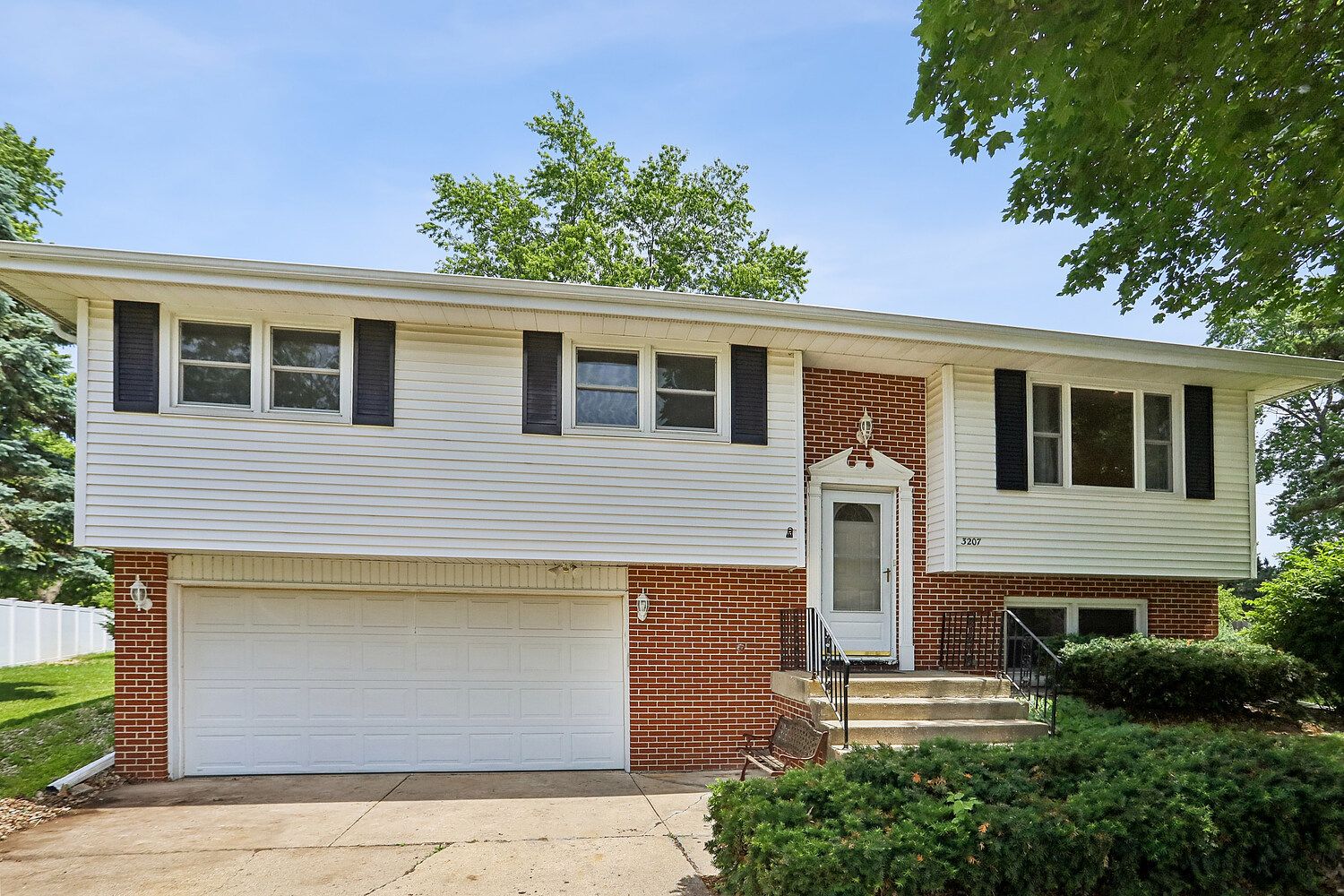 3207 Indianwood Lane — Joliet, IL 60431