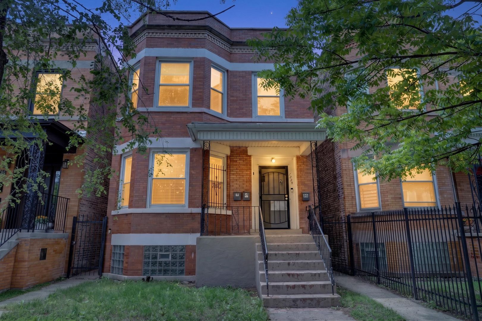 7224 S Saint Lawrence Avenue — Chicago, IL 60619