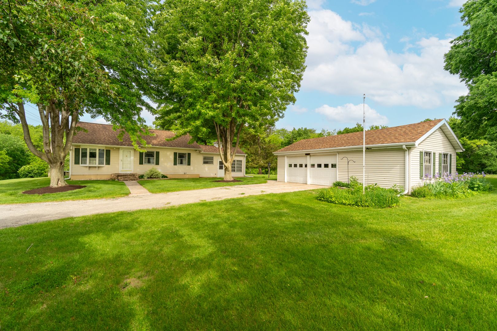 698 N 2853rd Road — Lasalle, IL 61301