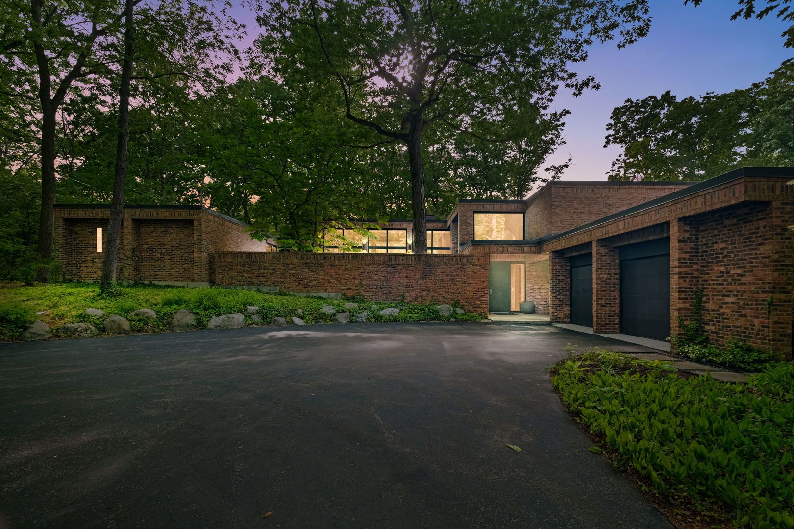 3290 Brook Road — Highland Park, IL 60035