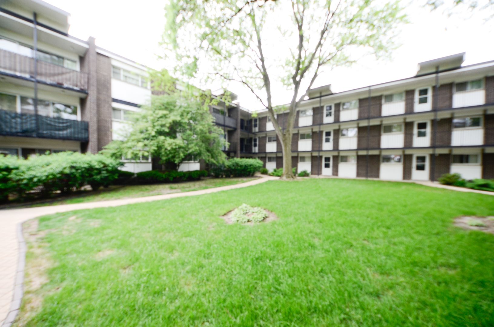 4718 Russett Lane #104 — Skokie, IL 60076